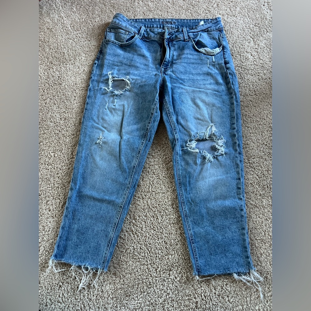 Cropped mom jeans